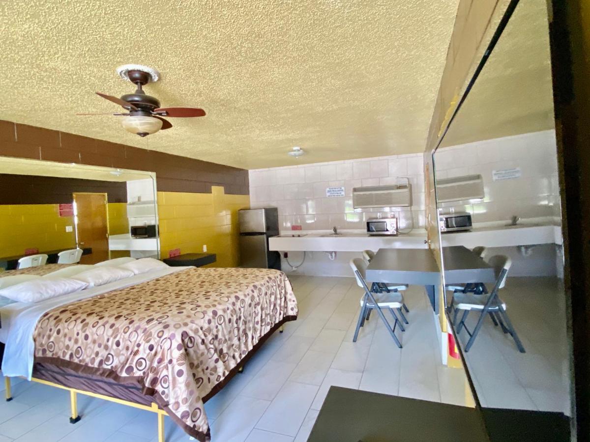Savannah Inn And Suites Savannah Port Area Esterno foto
