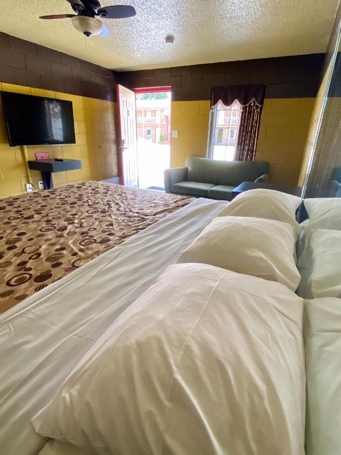 Savannah Inn And Suites Savannah Port Area Esterno foto