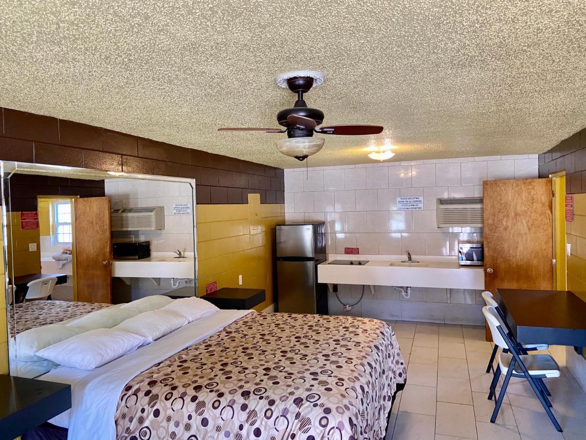 Savannah Inn And Suites Savannah Port Area Esterno foto