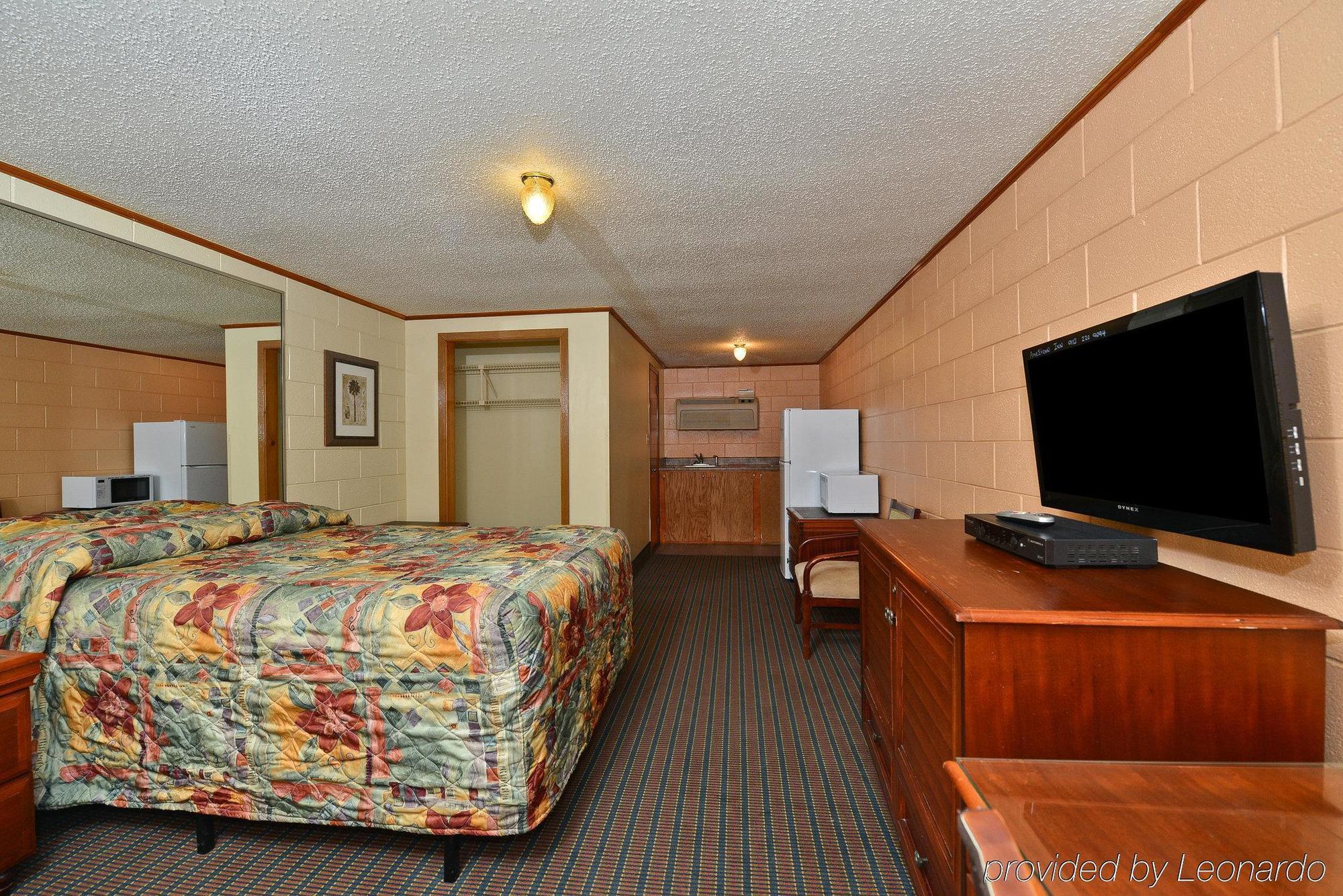 Savannah Inn And Suites Savannah Port Area Esterno foto