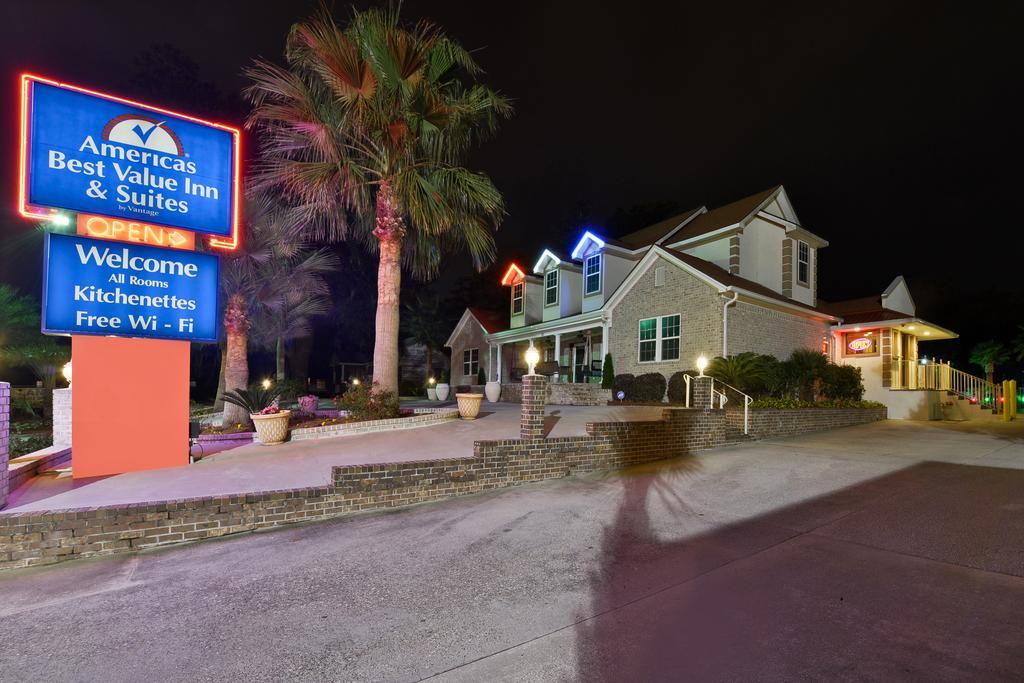 Savannah Inn And Suites Savannah Port Area Esterno foto