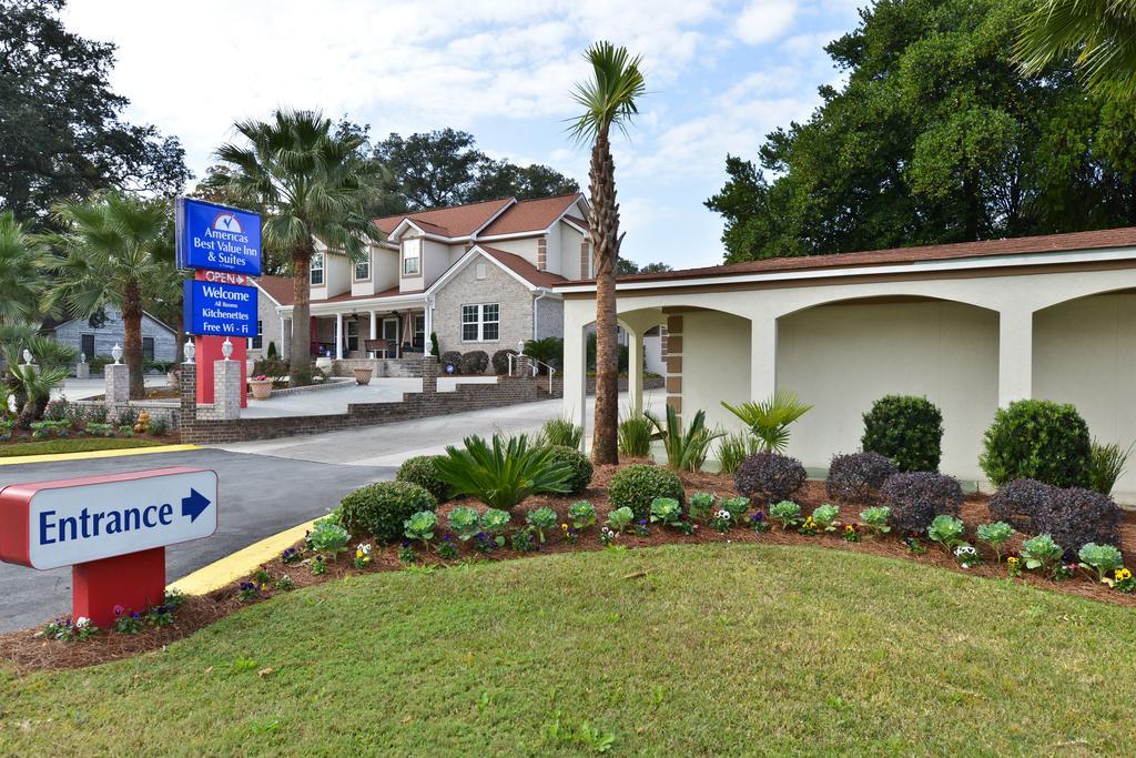 Savannah Inn And Suites Savannah Port Area Esterno foto