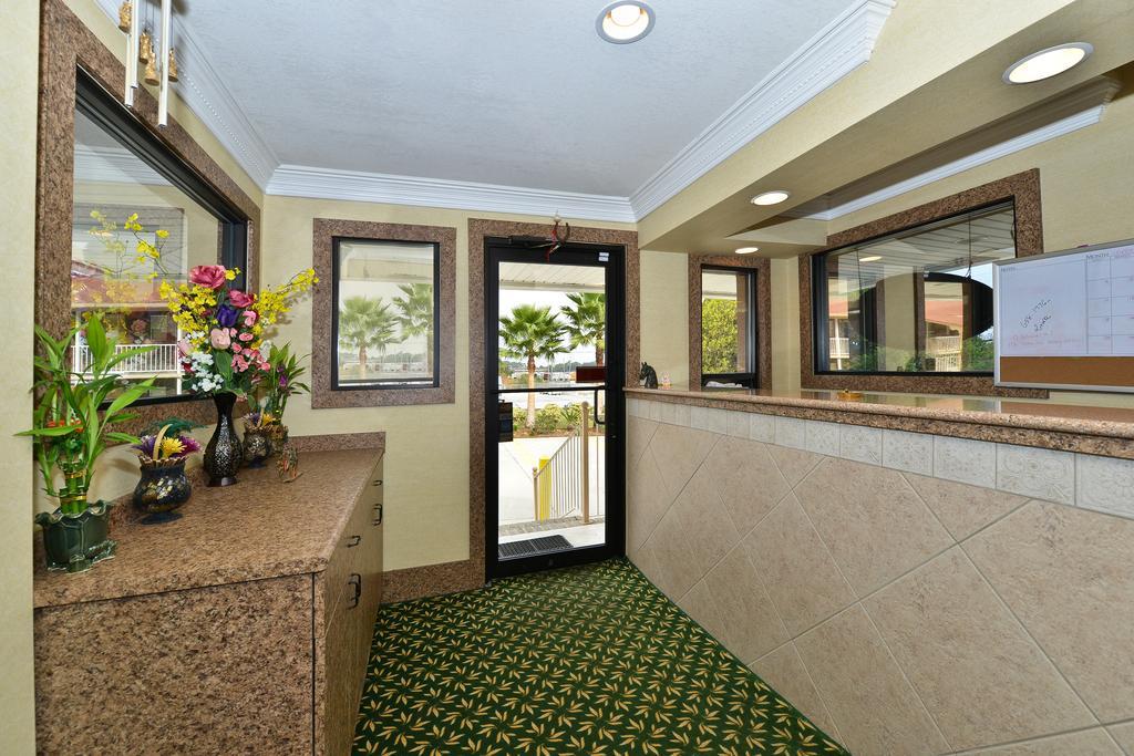 Savannah Inn And Suites Savannah Port Area Interno foto