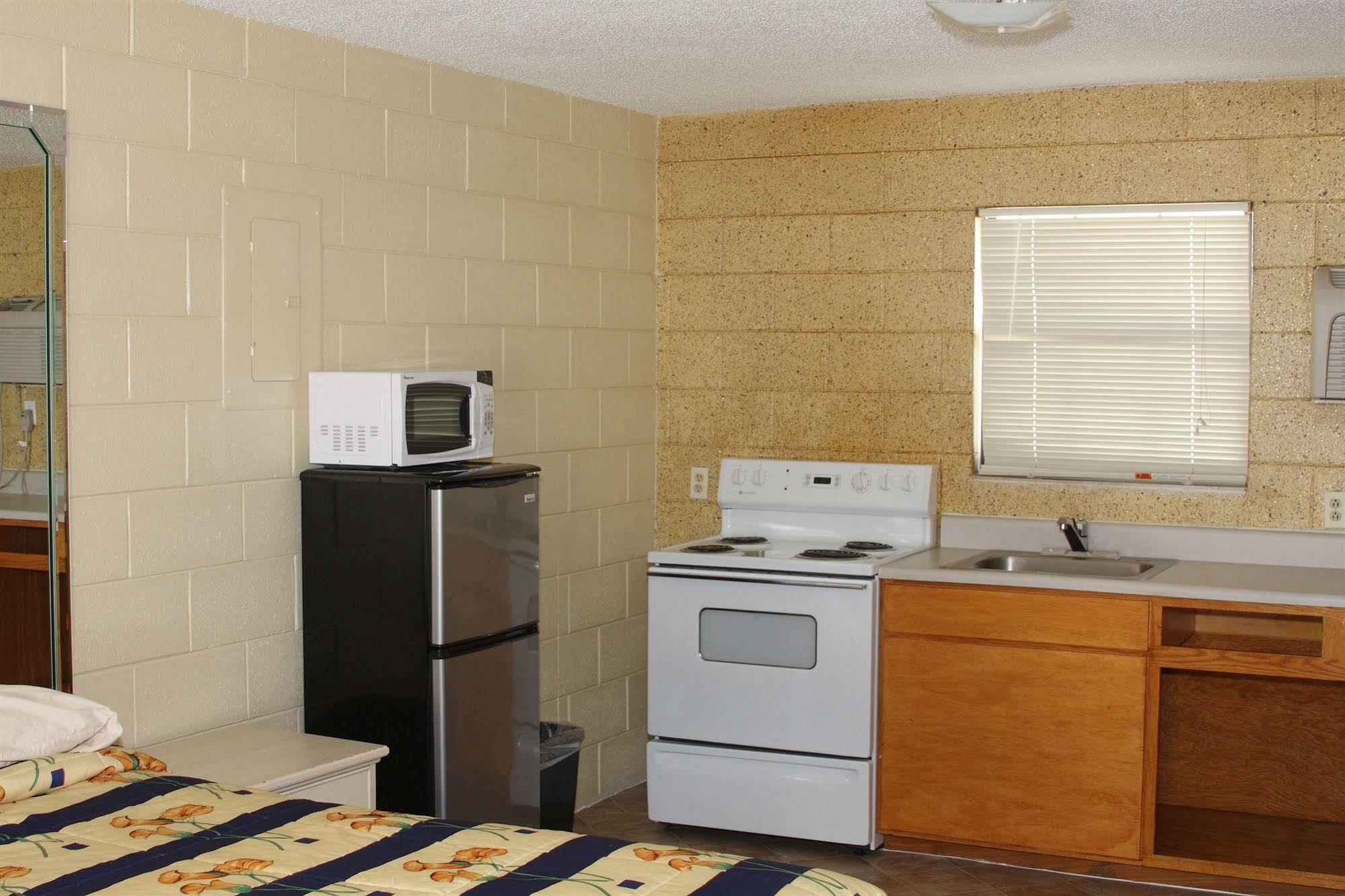 Savannah Inn And Suites Savannah Port Area Esterno foto